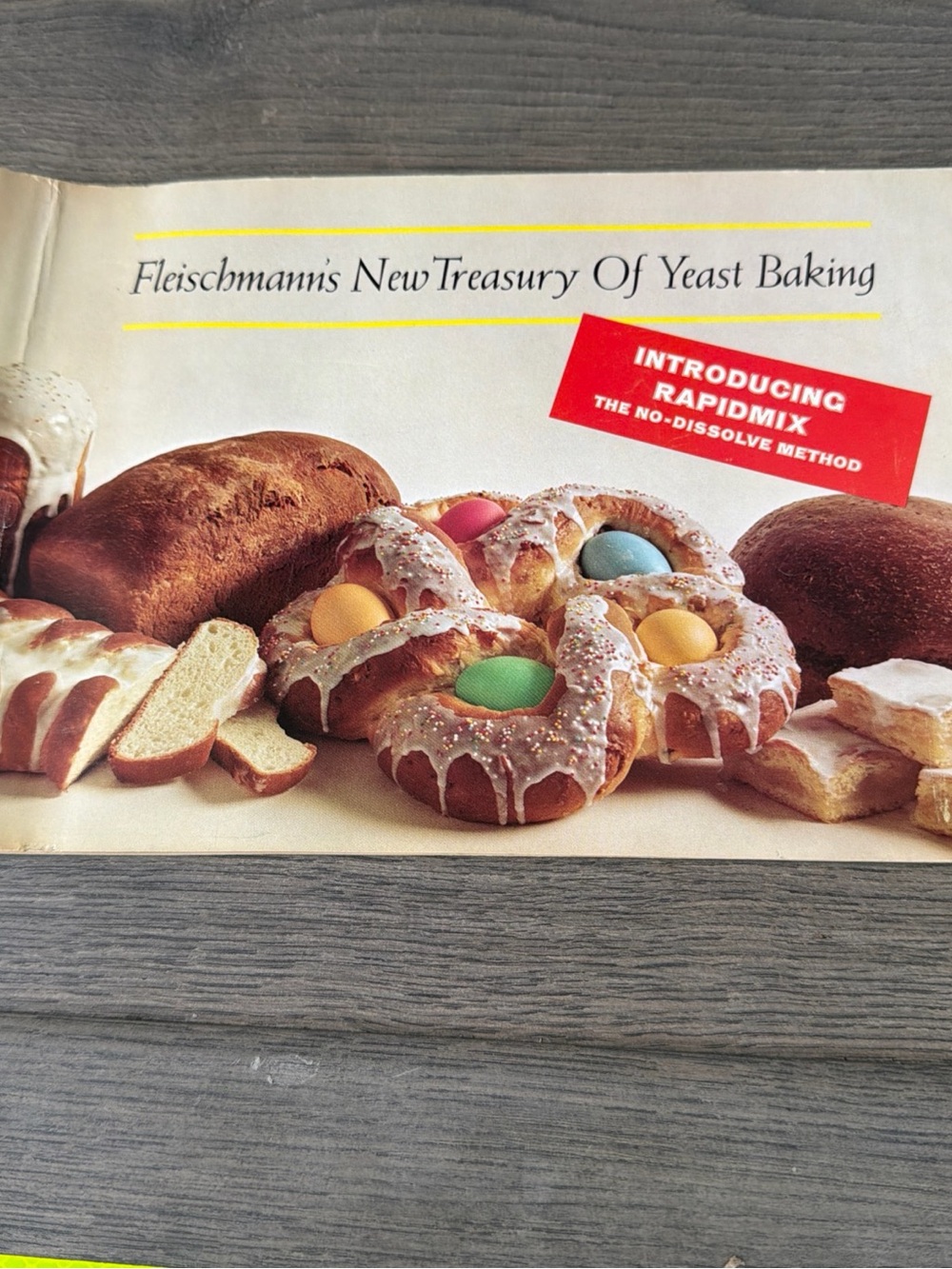 1968 Fleischmann’s New Treasury of Yeast Baking Booklet